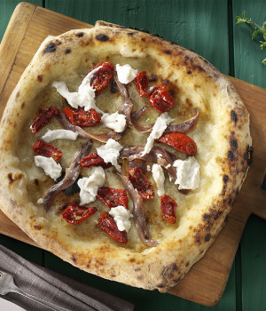 PIZZA WITH CANTABRIAN ANCHOVIES