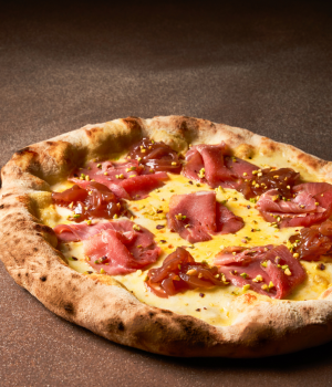 Pizza carbonara e carpaccio di tonno