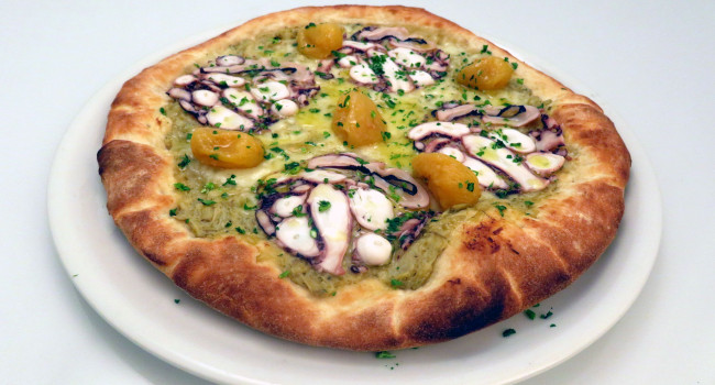 Pizza with Octupus carpaccio and artichokes