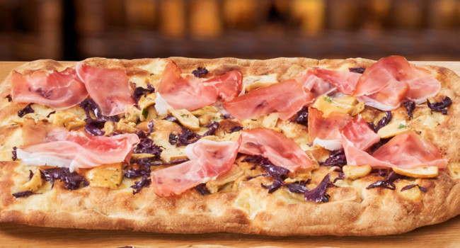PIZZA WITH RED CABBAGE AND MUSHROOMS