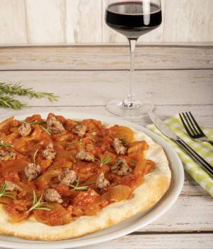 Pizza with Friggione sauce and sausage