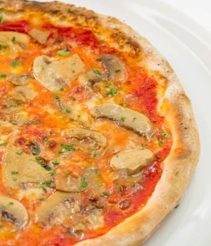 Pizza con funghi prataioli