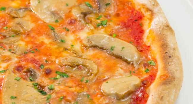 Pizza con funghi prataioli