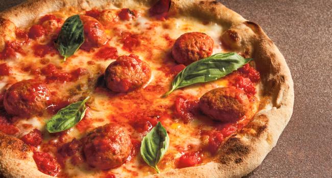 PIZZA CON POLPETTE AL SUGO