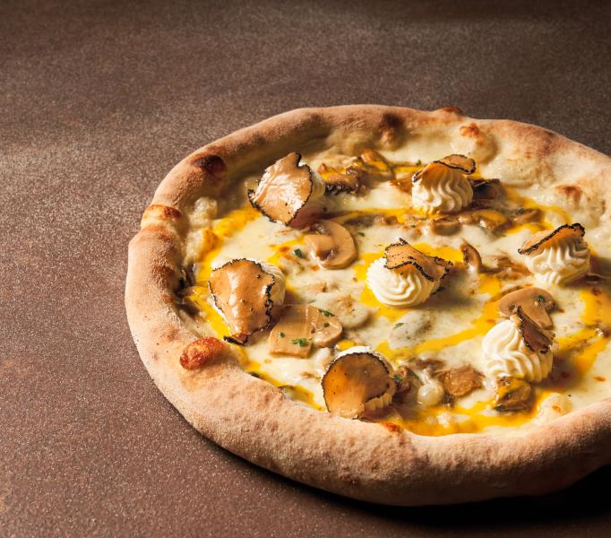 Pizza con prataioli e tartufo