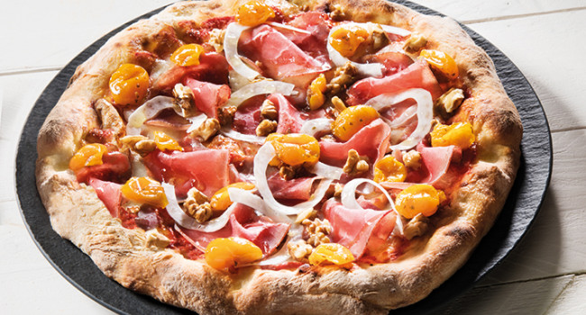 Pizza with yellow cherry tomatoes and black angus