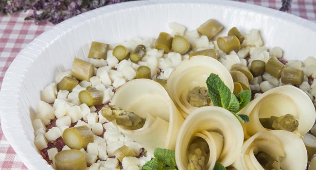 PIZZA DI CARNE CON ASPARAGI E SCAMORZA