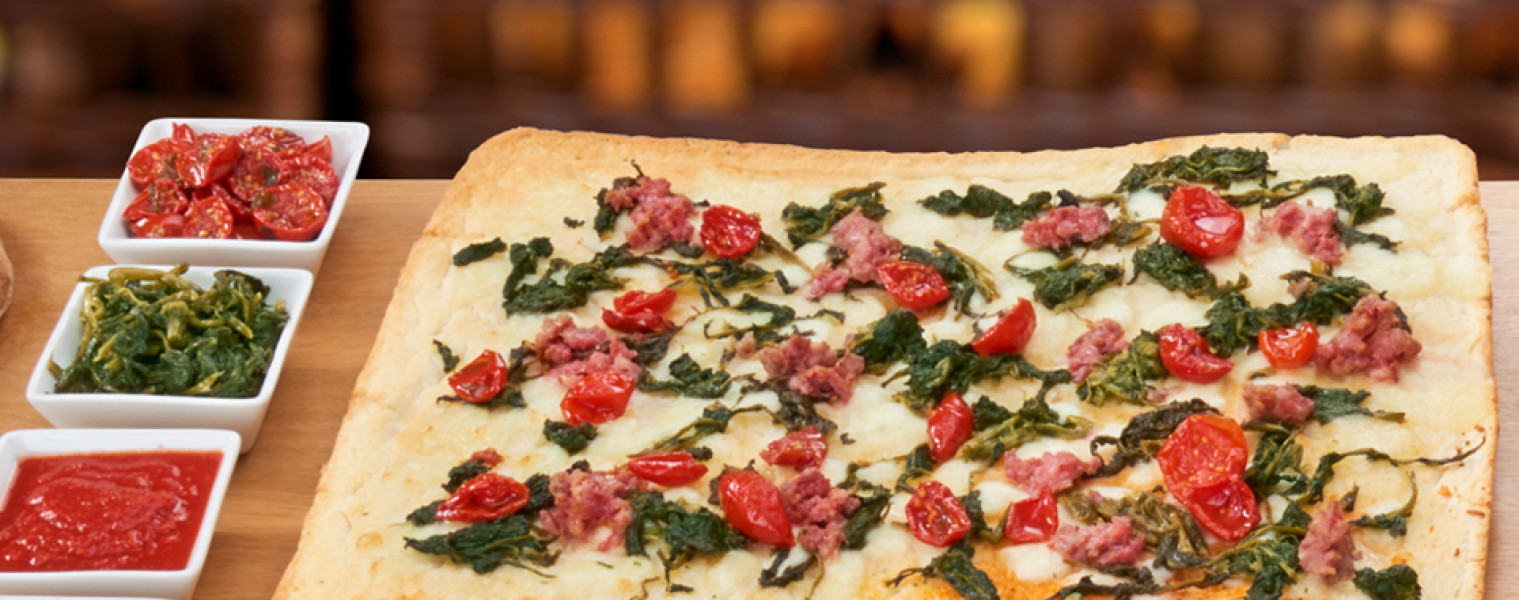 PIZZA FRIARIELLI, SAUCISSE ET TOMATES DORATI