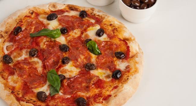 GOURMET PIZZA LECCINO OLIVES AND SPICY SPIANATA