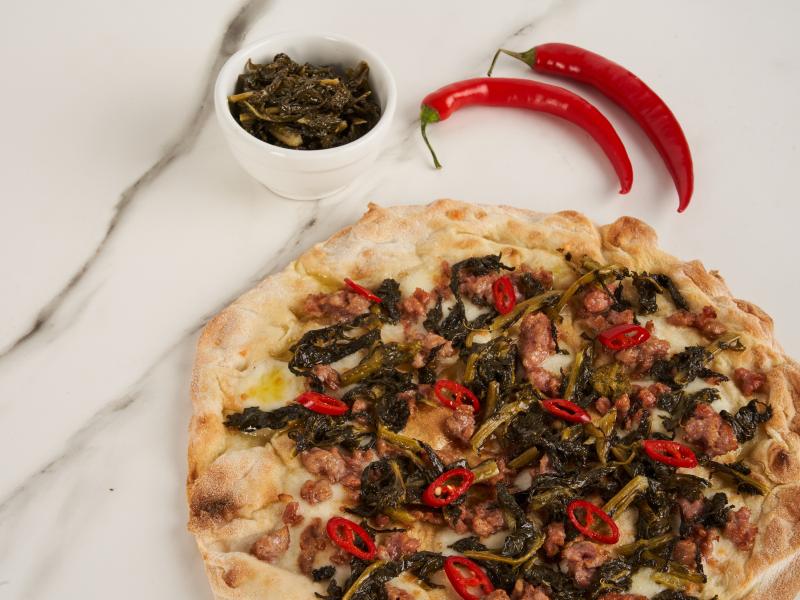 GOURMET PIZZA SAUSAGE, CHILI PEPPER AND FRIARIELLI
