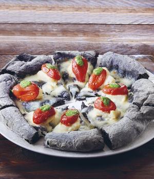 Black pizza with cod, Mini Red and Genovese pesto
