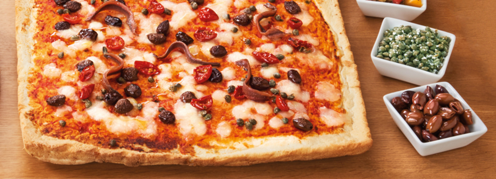 PIZZA WITH OLIVES, CAPERS, ANCHOVIES AND DORATI TOMATOES