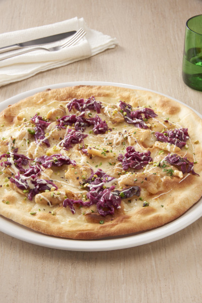 PIZZA PECORINO, FUNGHI PORCINI, CAVOLO VIOLA E PISTACCHI