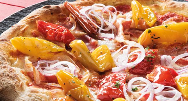 PIZZA PEPERONI E CIPOLLA TROPEA