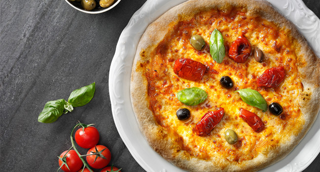 Pizza with Red pesto, Soleggiati tomato and olives