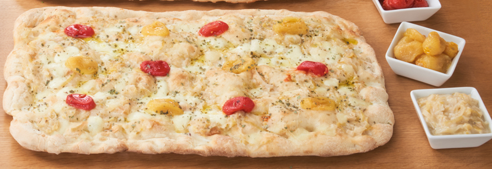 PIZZA WITH LEEKS AND CHERRY TOMATOES