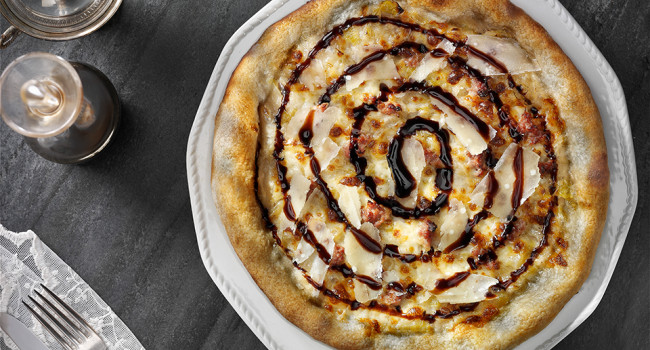 Pizza with Leek, sausages and Balsamic Glaze