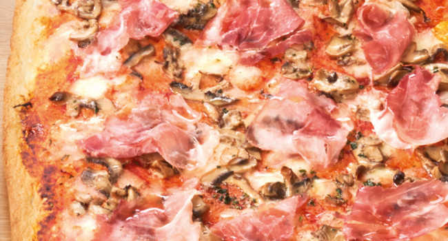 PIZZA WITH BUTTON MUSHROOMS AND COOKED HAM