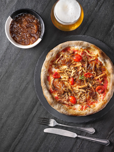 PIZZA PULLED PORK E CIPOLLA CARAMELLATA