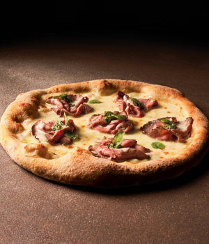 Pizza roast beef e salsa verde