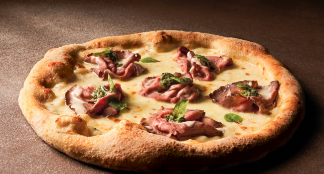 Pizza roast beef e salsa verde