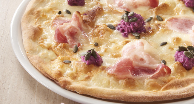 Pizza with smoked scamorza cheese, guanciale,red cabbage and pumpkin seeds