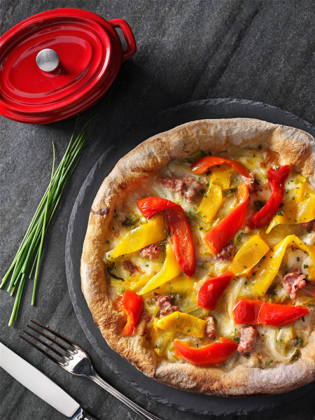 Pizza with endive, peppers and sausages