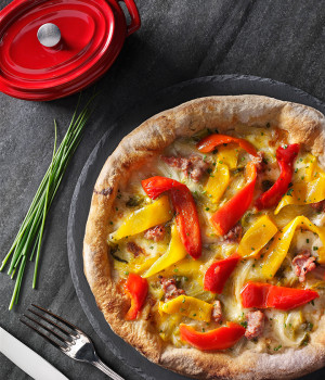 Pizza with endive, peppers and sausages