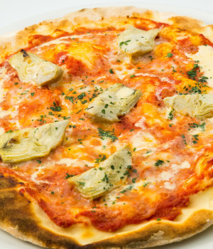 Pizza gluten free with Artichokes