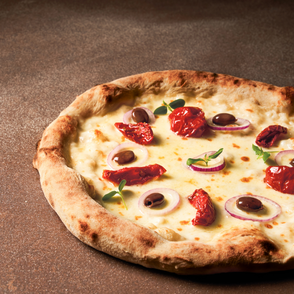 Pizza soleggiati, olive e ragusano