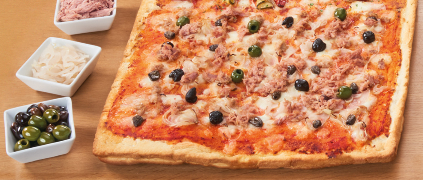 PIZZA DE ATÚN, CEBOLLA Y ACEITUNAS