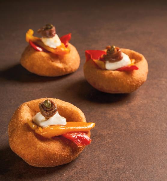 PIZZE FRITTE CON PEPERONI, ACCIUGHE E CAPPERI