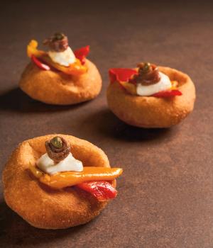 PIZZE FRITTE CON PEPERONI, ACCIUGHE E CAPPERI