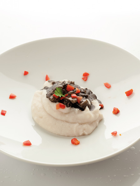 Polenta bianca al nero di seppia