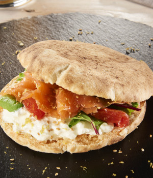 Puccia from Salento with smoked salmon, Stracciatella cheese and candied tomatoes
