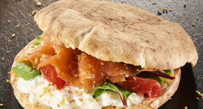 Puccia from Salento with smoked salmon, Stracciatella cheese and candied tomatoes