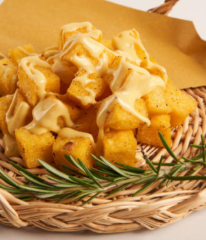 Quadrucci di polenta fritti alla Carbonara