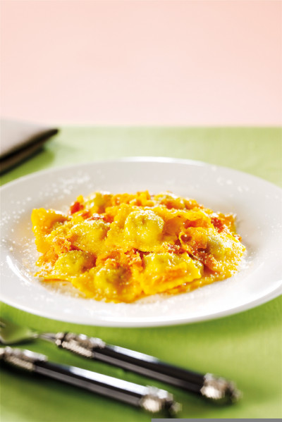 Ravioli ai porcini con pancetta e salsa allo zafferano