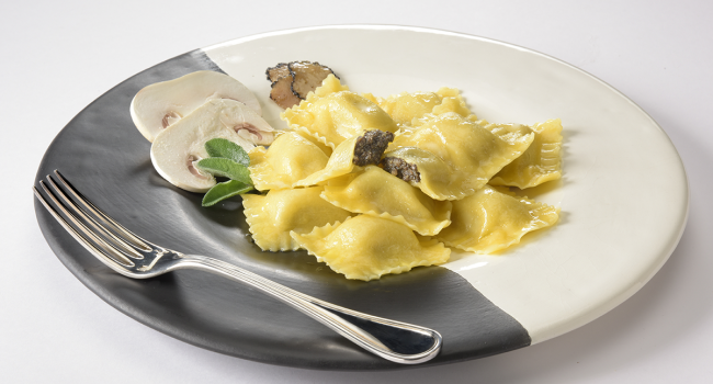 RAVIOLI MIT TRÜFFELN UND CHAMPIGNONS