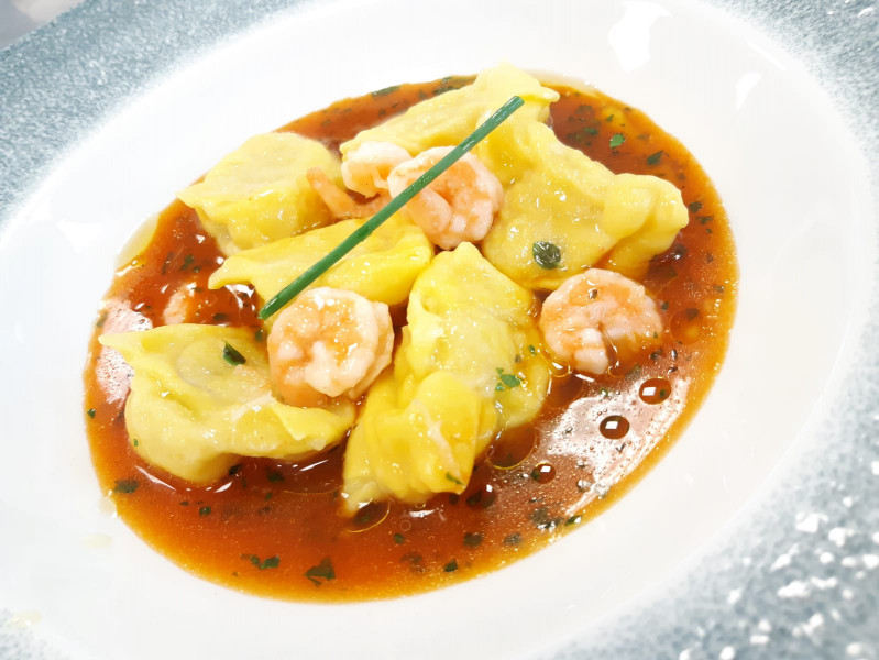 RAVIOLI DEL PLIN ALLA CERNIA CON BISQUE DI CROSTACEI E MAZZANCOLLE