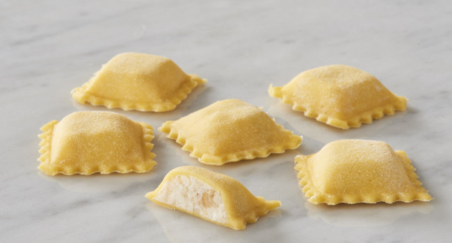 Pequeños raviolis de azafrán con boletus
