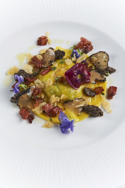 RAVIOLO CON SPINACI, TUORLI D’UOVO,  TARTUFO E GUANCIALE