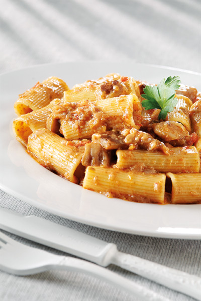 Rigatoni con melanzane e pesto