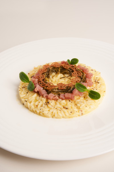 RISOTTO ALLA CARBONARA CON AGRETTI E TONNO FUMÈ