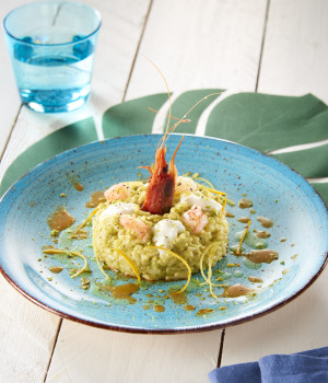 RISOTTO CON SALSA DI PISTACCHI, MAZZANCOLLE, BISQUE DI CROSTACEI E BURRATA