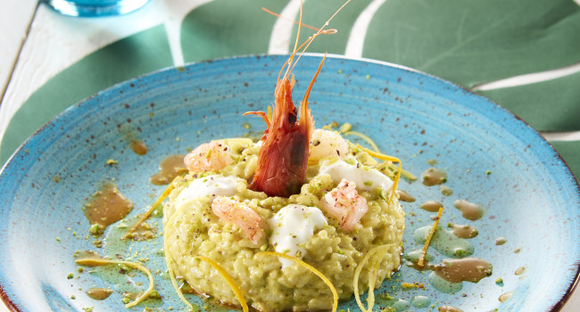 RISOTTO CON SALSA DI PISTACCHI, MAZZANCOLLE, BISQUE DI CROSTACEI E BURRATA