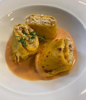 ROSETTE CON RAGÙ BIANCO IN SALSA POMODORINA
