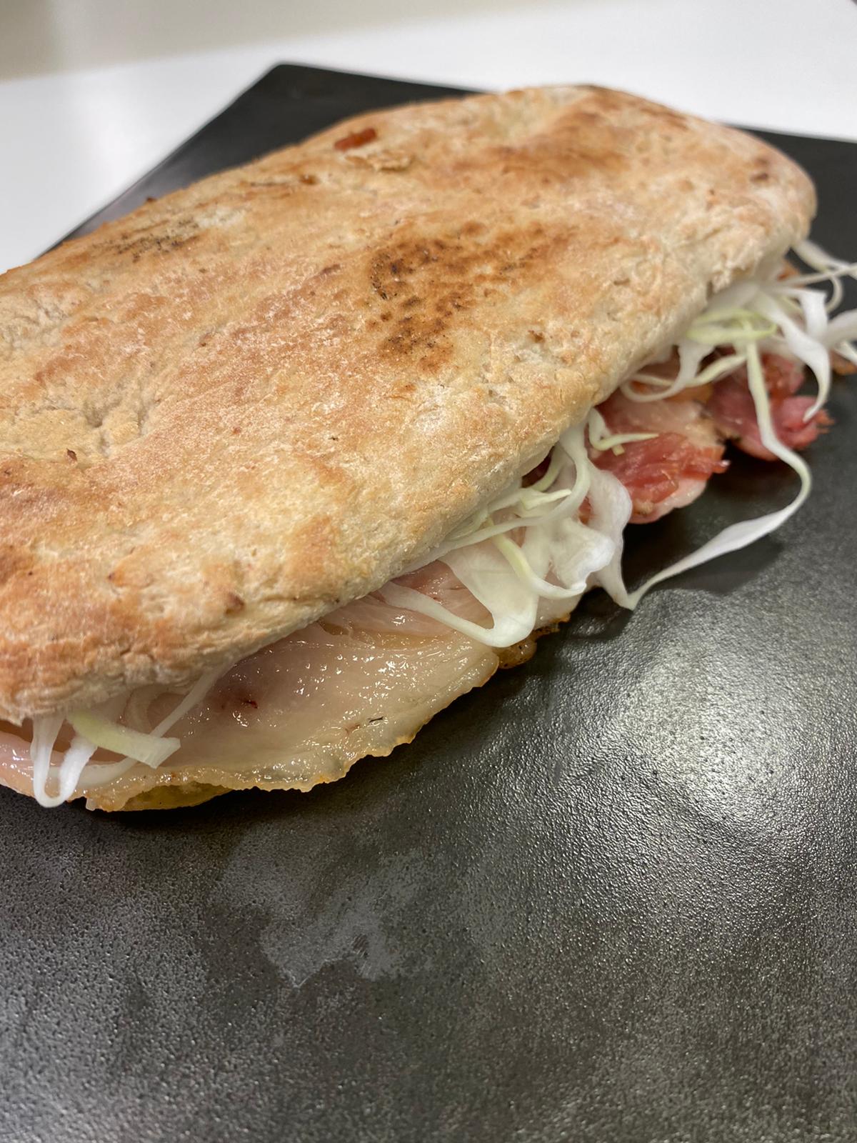 SALTIMBOCCA CON PORCHETTA, FRIARIELLI E POMODORI MEZZORO