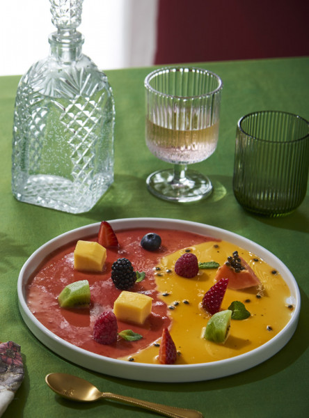 SCOMPOSTA DI FRUTTA SU COULIS DI PASSION FRUIT E FRAGOLA