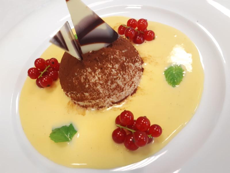 SEMIFREDDO AL CAFFÈ SU SALSA INGLESE